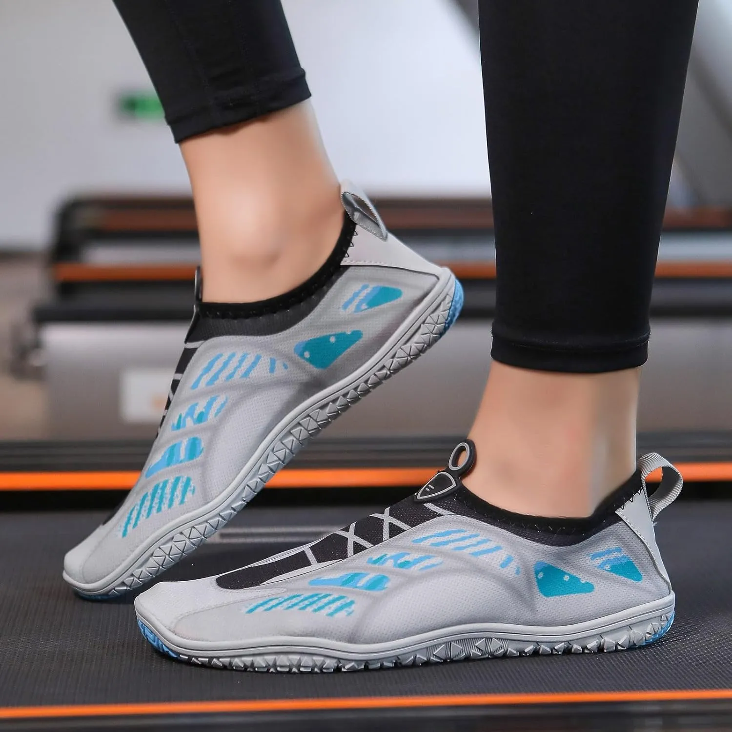 Women's Slip on Walking Shoes Non Slip Memory Foam Running Shoes Wide Width Breathable Mesh Sports Workout Tennis Shoes Lightweight Fashion Sneakers